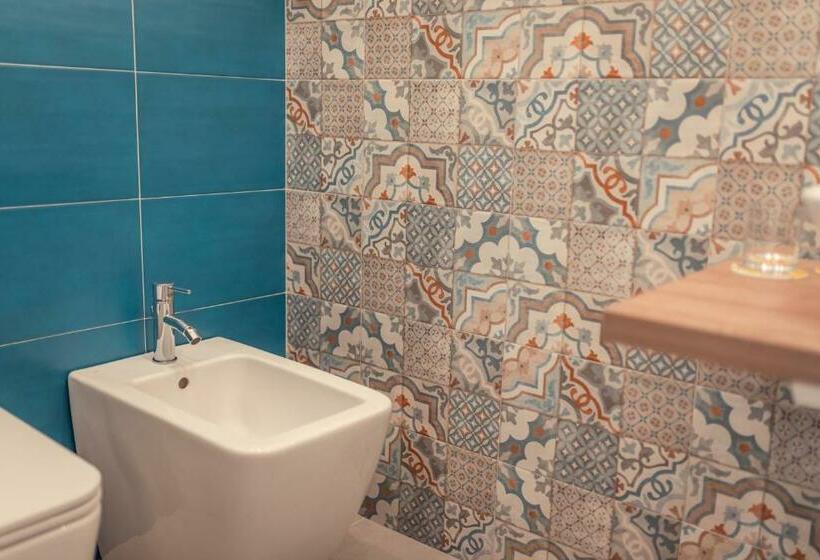 سوییت جونیور با بالکن, A Coffa Rooms