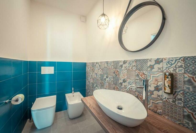 سوییت جونیور با بالکن, A Coffa Rooms