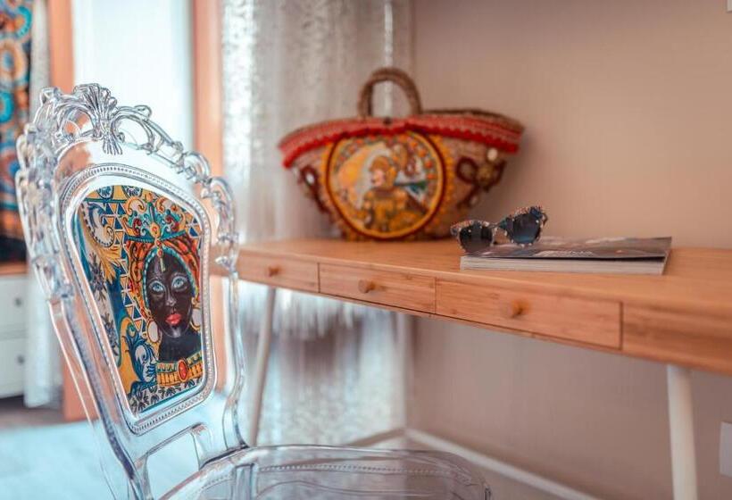 سوییت جونیور با بالکن, A Coffa Rooms