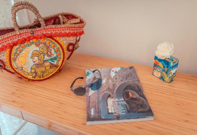 سوییت جونیور با بالکن, A Coffa Rooms