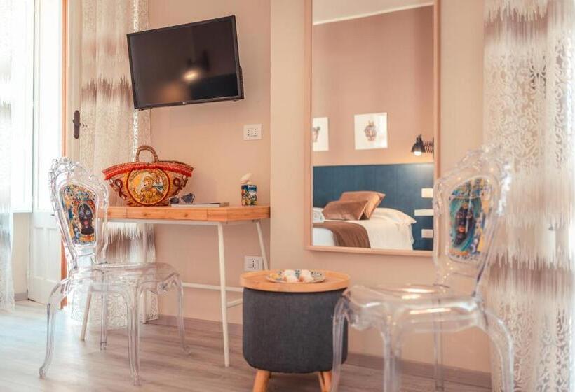 سوییت جونیور با بالکن, A Coffa Rooms