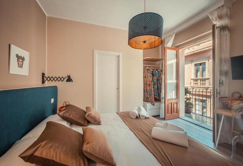 سوییت جونیور با بالکن, A Coffa Rooms