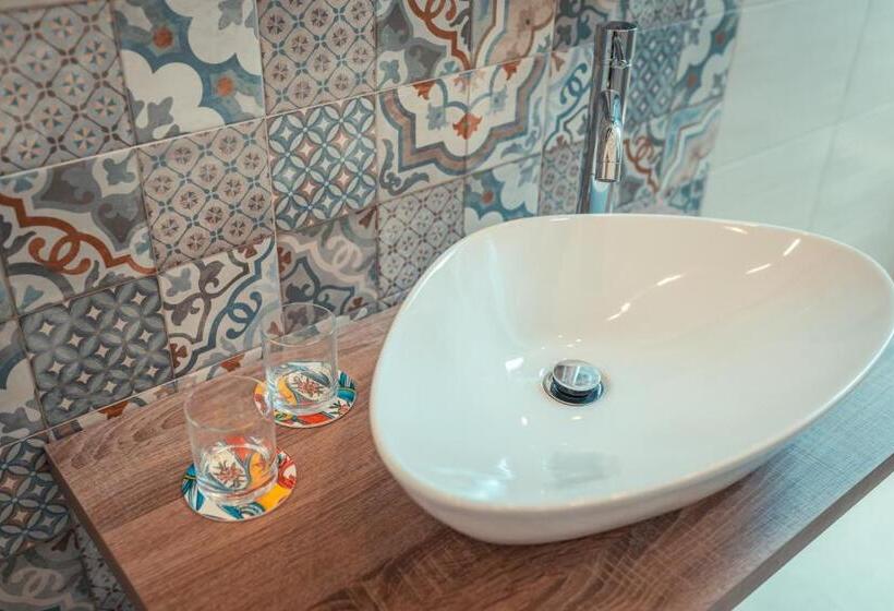 اتاق استاندارد با بالکن, A Coffa Rooms