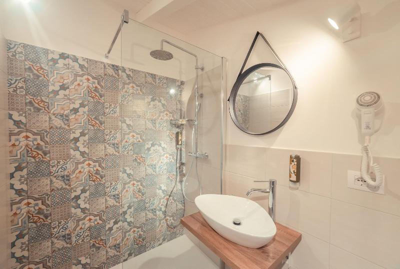 اتاق استاندارد, A Coffa Rooms