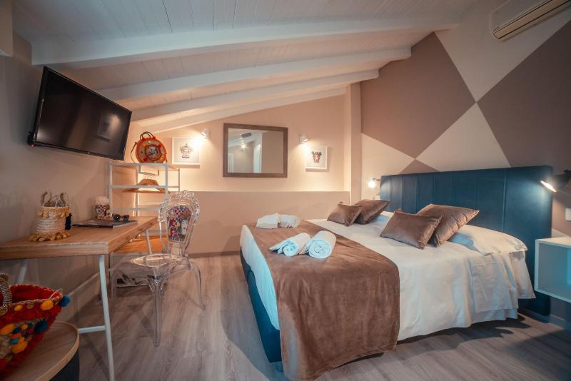 اتاق استاندارد, A Coffa Rooms