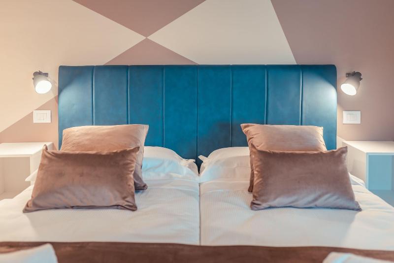 اتاق استاندارد, A Coffa Rooms