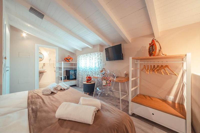 اتاق استاندارد, A Coffa Rooms