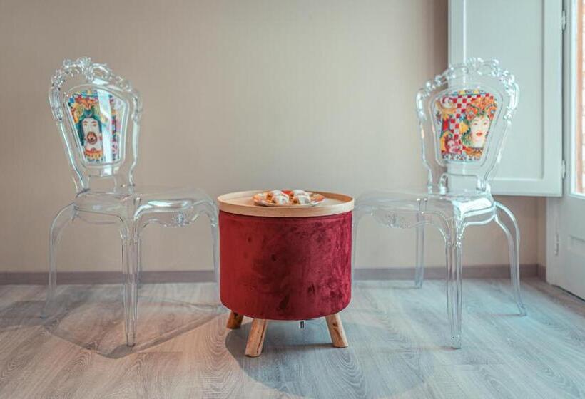اتاق استاندارد سه نفره, A Coffa Rooms