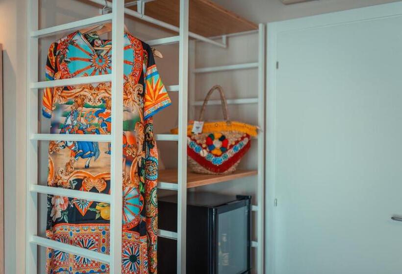 اتاق استاندارد سه نفره, A Coffa Rooms