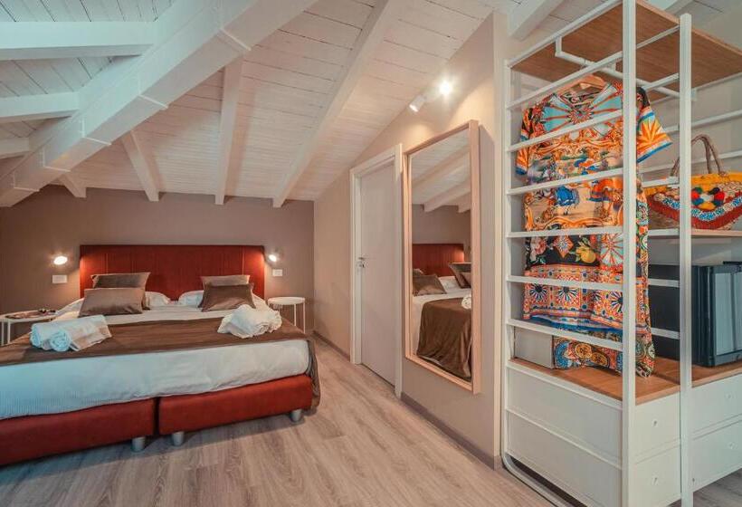 اتاق استاندارد سه نفره, A Coffa Rooms