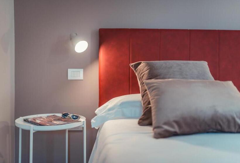 اتاق استاندارد سه نفره, A Coffa Rooms