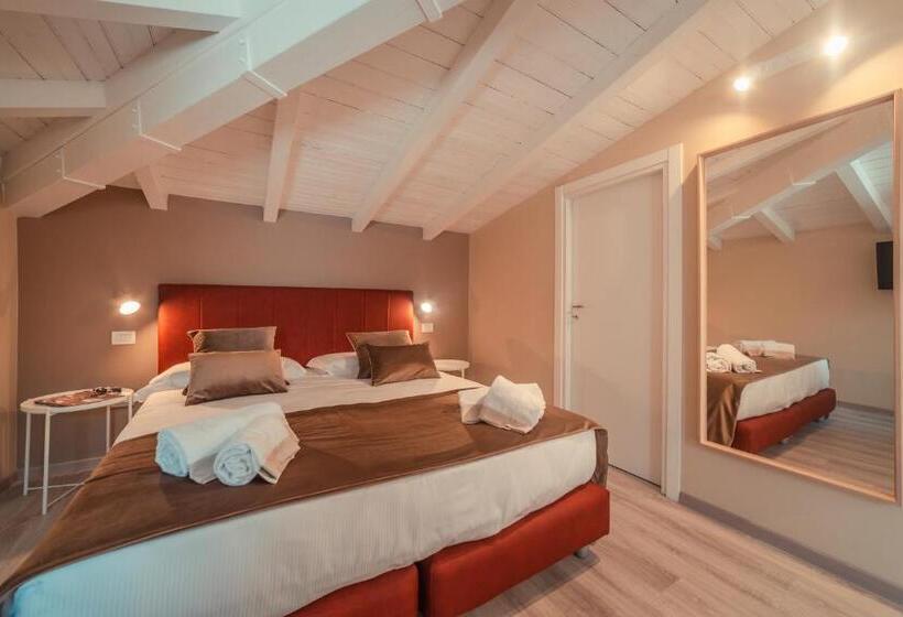 اتاق استاندارد سه نفره, A Coffa Rooms