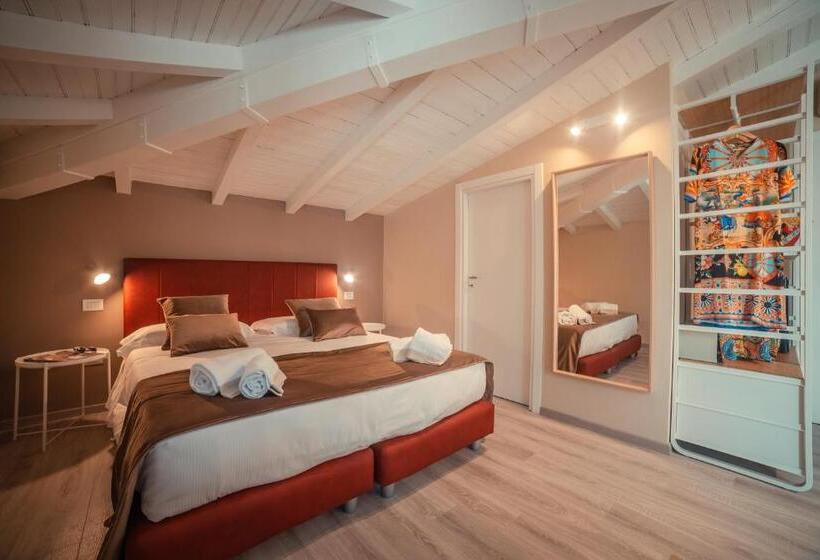 اتاق استاندارد سه نفره, A Coffa Rooms