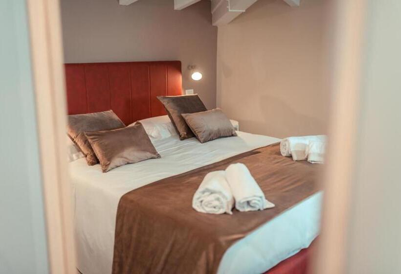 اتاق استاندارد سه نفره, A Coffa Rooms