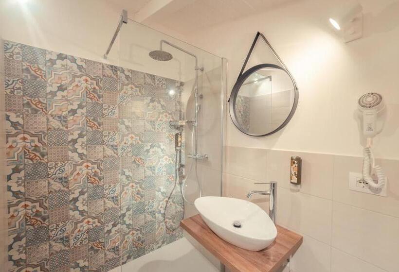 اتاق استاندارد, A Coffa Rooms