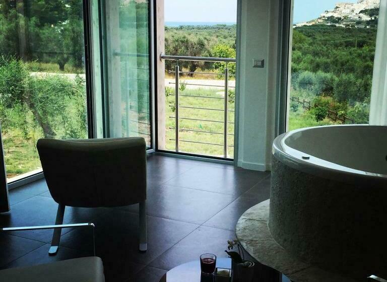 اتاق استاندارد با وان آب گرم, Max Luxury Suite   Servizio Spiaggia Inclusa