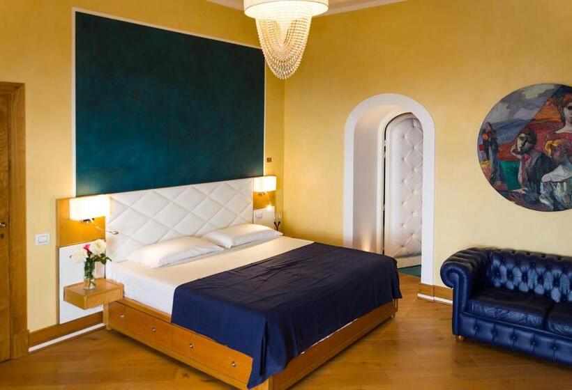 اتاق لوکس با بالکن, Villa Di Natale