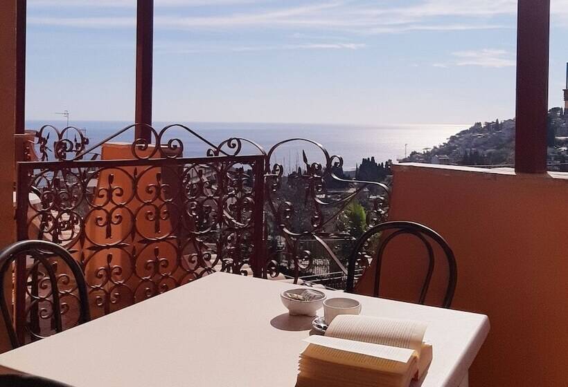 اتاق استاندارد چهار تخته, Andromaco Palace