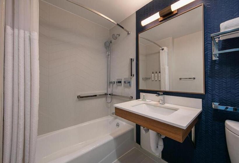 اتاق استاندارد با تخت بزرگ برای معلولان, Fairfield Inn By Marriott Jfk Airport