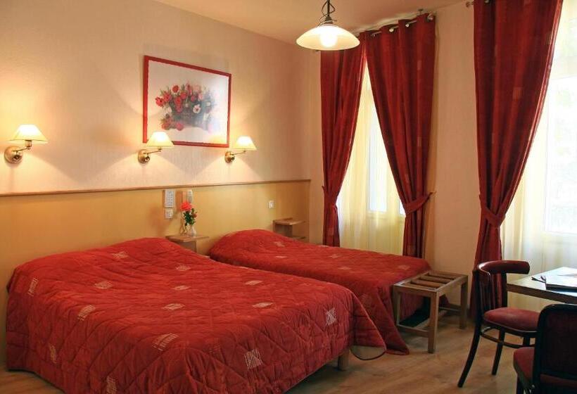 اتاق استاندارد سه نفره, Logis Hôtel Restaurant Grand Hôtel De Lyon