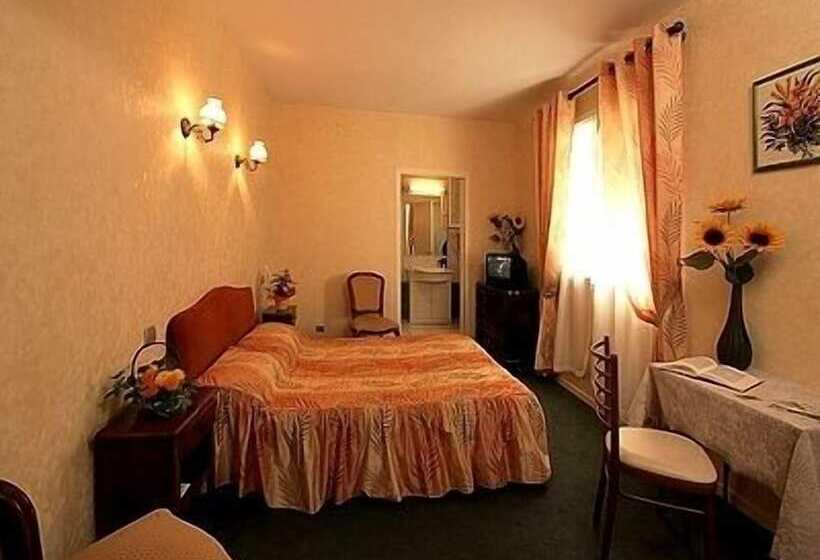 اتاق استاندارد سه نفره, Hôtel Restaurant Plaisance Piscine Couverte Et Chauffée  Proche Sarlat