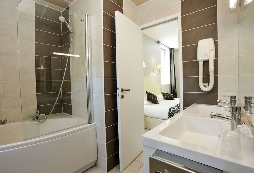 اتاق استاندارد چهار تخته, Hôtel Restaurant Plaisance Piscine Couverte Et Chauffée  Proche Sarlat