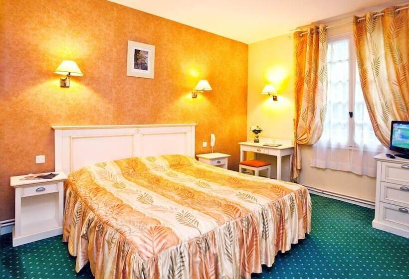 اتاق استاندارد چهار تخته, Hôtel Restaurant Plaisance Piscine Couverte Et Chauffée  Proche Sarlat