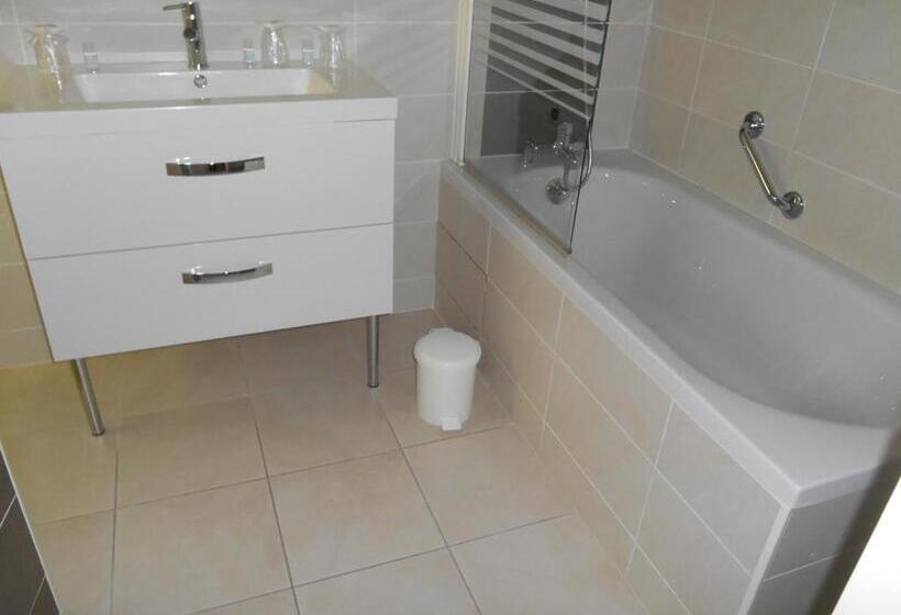 اتاق استاندارد سه نفره, Hôtel Restaurant Plaisance Piscine Couverte Et Chauffée  Proche Sarlat