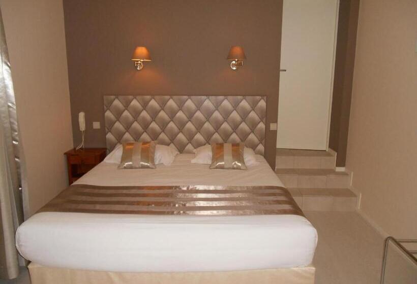 اتاق استاندارد سه نفره, Hôtel Restaurant Plaisance Piscine Couverte Et Chauffée  Proche Sarlat