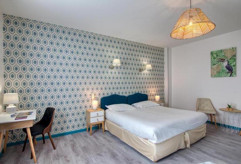 اتاق استاندارد چهار تخته, Hôtel Restaurant Plaisance Piscine Couverte Et Chauffée  Proche Sarlat