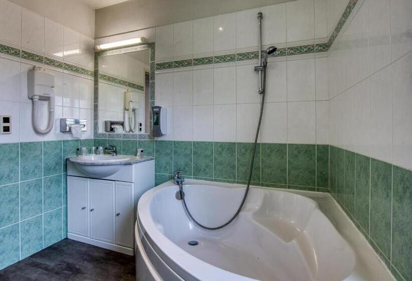 اتاق استاندارد چهار تخته, Hôtel Restaurant Plaisance Piscine Couverte Et Chauffée  Proche Sarlat