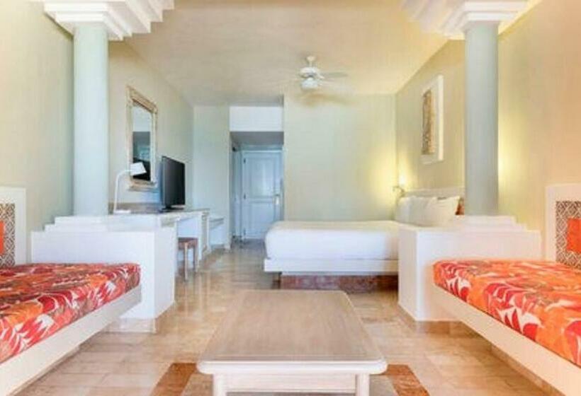 سوییت جونیور با چشم‌انداز دریا, Iberostar Waves Quetzal