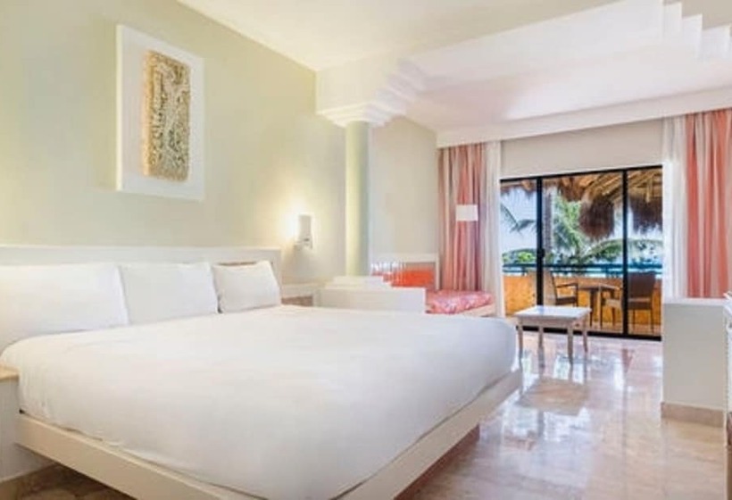 سوییت جونیور با چشم‌انداز دریا, Iberostar Waves Quetzal