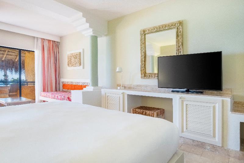 سوییت جونیور با چشم‌انداز دریا, Iberostar Waves Quetzal