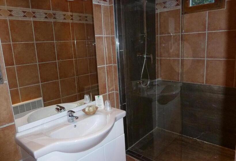 اتاق استاندارد با تراس, Les Cèdres