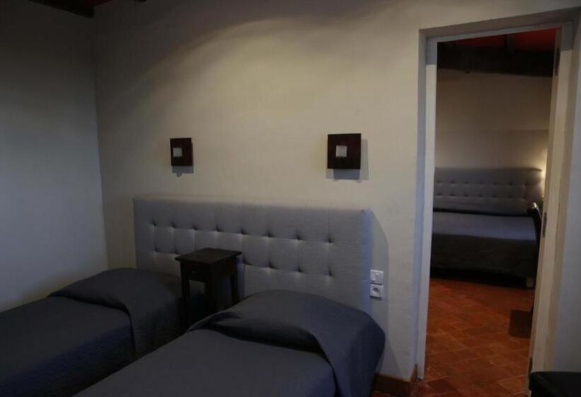 اتاق استاندارد چهار تخته, Les Cèdres