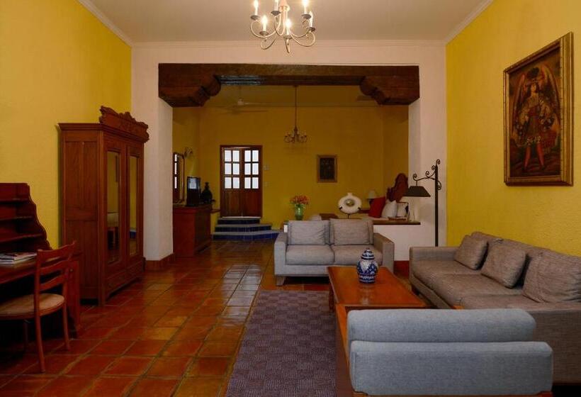سوییت لوکس, Los Juaninos