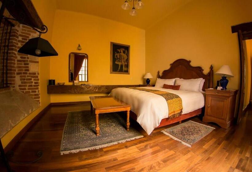 Deluxe Suite, Los Juaninos