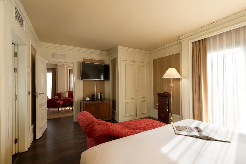 سوییت جونیور لوکس, Sevilla Center