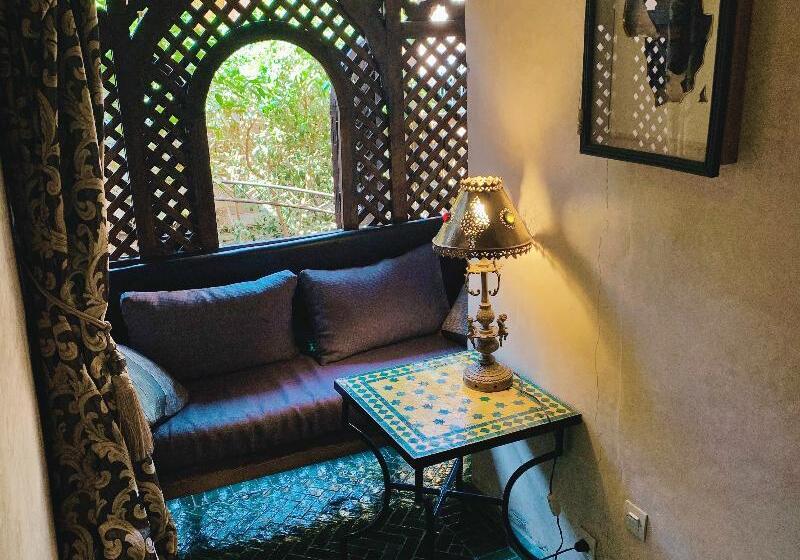 سوییت جونیور لوکس, Sevilla Center