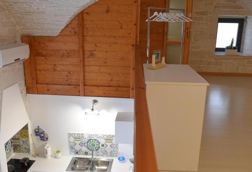 اتاق خانوادگی, B&b L Alcova
