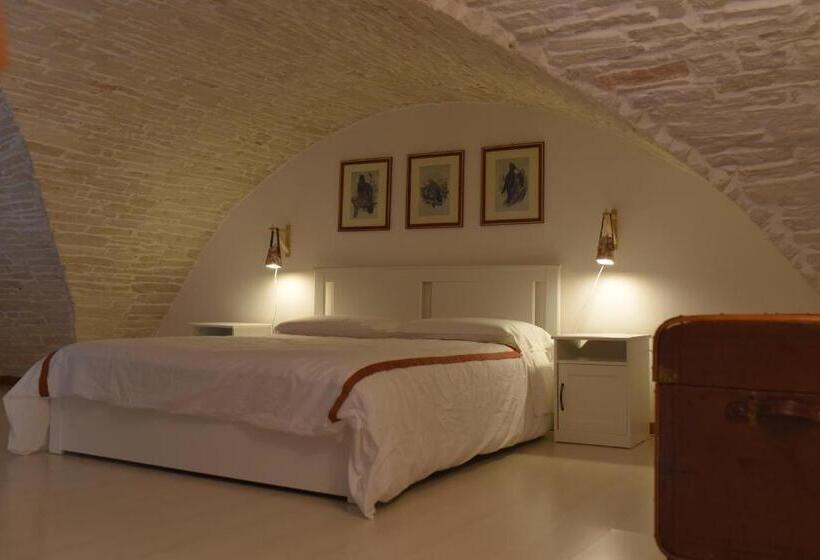 اتاق خانوادگی, B&b L Alcova