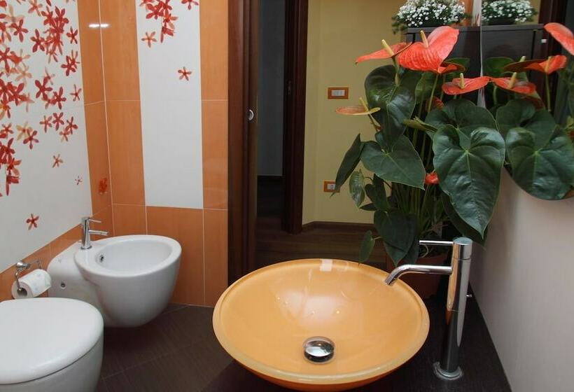 اتاق لوکس با بالکن, B&b Villa Il Sughero