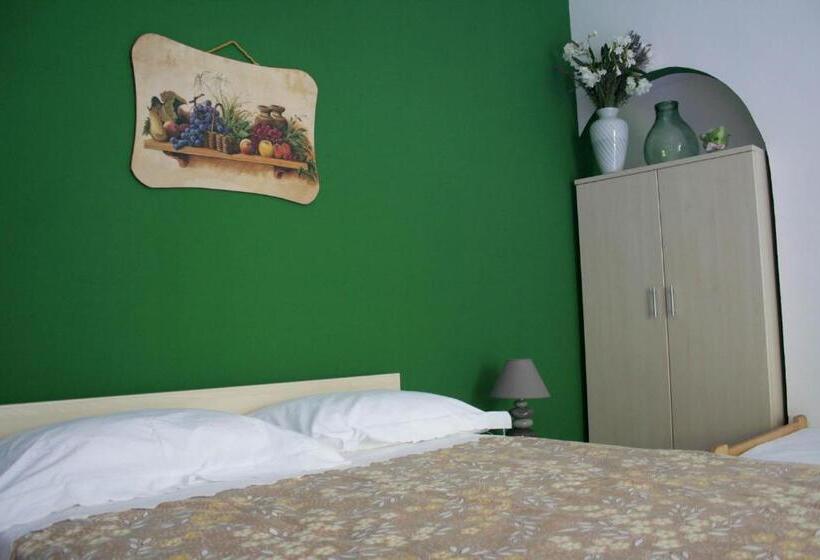 اتاق استاندارد سه تخته با چشم‌انداز, Agriturismo Parcodainonni