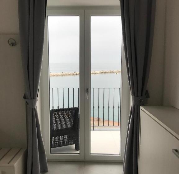 اتاق سه نفره سوپریور با چشم‌انداز دریا, Vento Di Mare