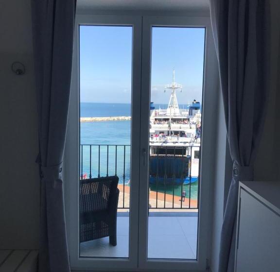 اتاق سه نفره سوپریور با چشم‌انداز دریا, Vento Di Mare