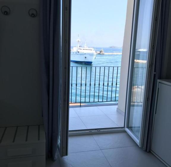 اتاق سه نفره سوپریور با چشم‌انداز دریا, Vento Di Mare