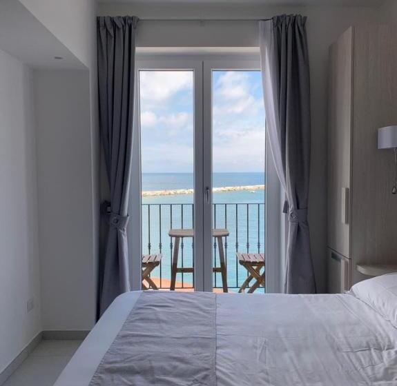 اتاق استاندارد با چشم‌انداز دریا, Vento Di Mare