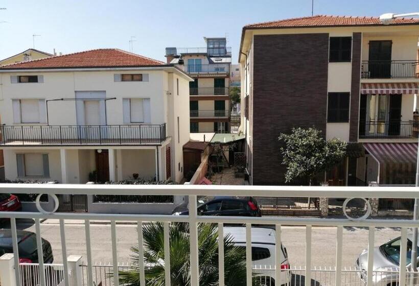 带花园景观的标准三人间, B&b Galletto