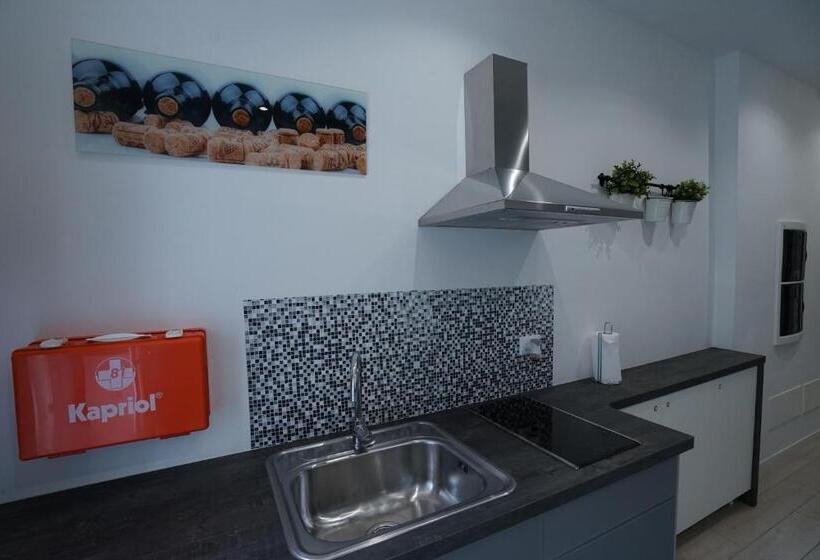 اتاق استاندارد, Duca S House